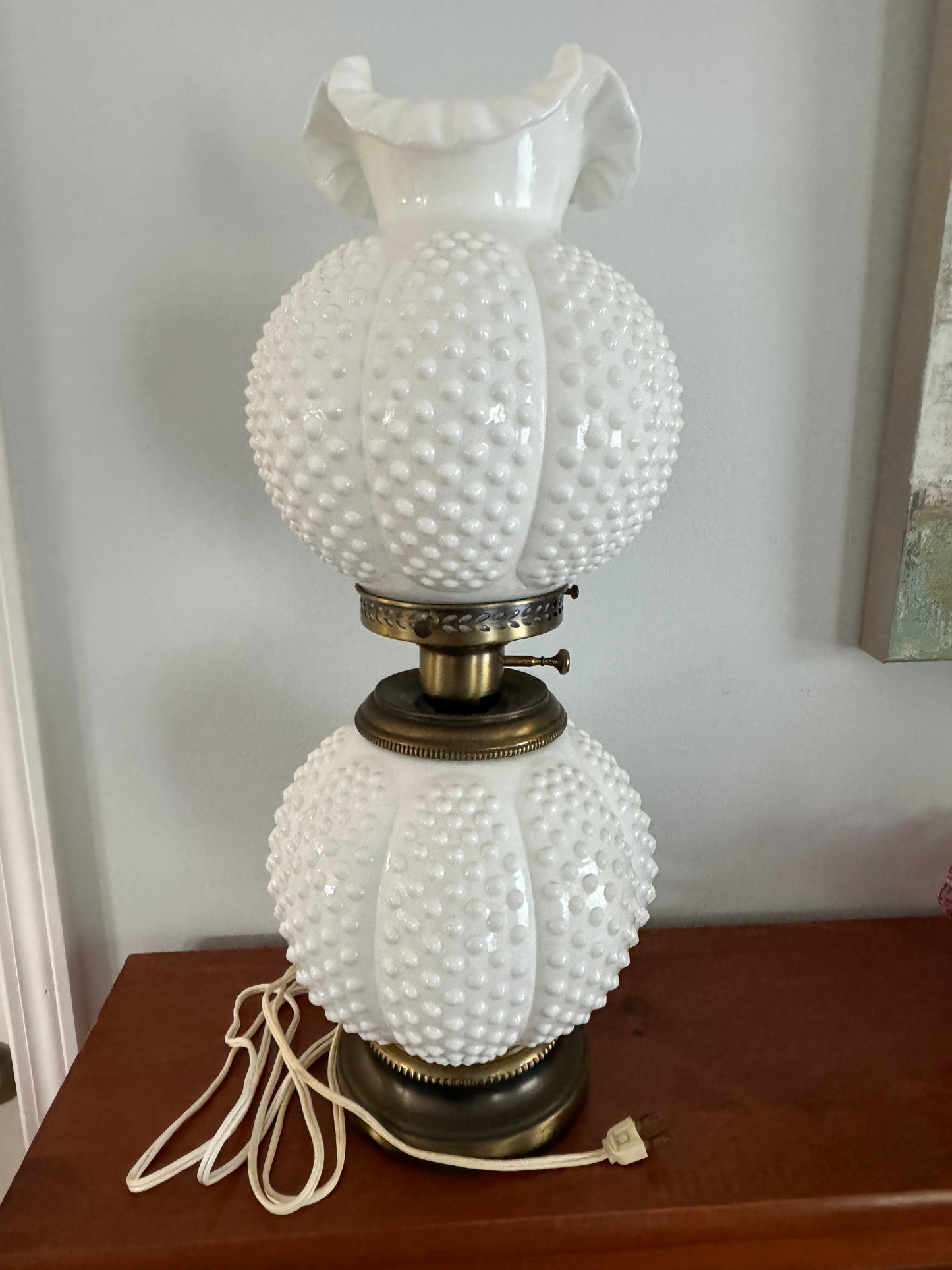 Exquisite Fenton Hobnail Lamp