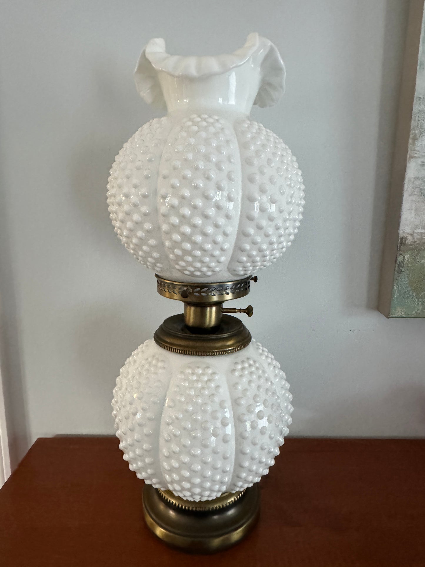 Exquisite Fenton Hobnail Lamp