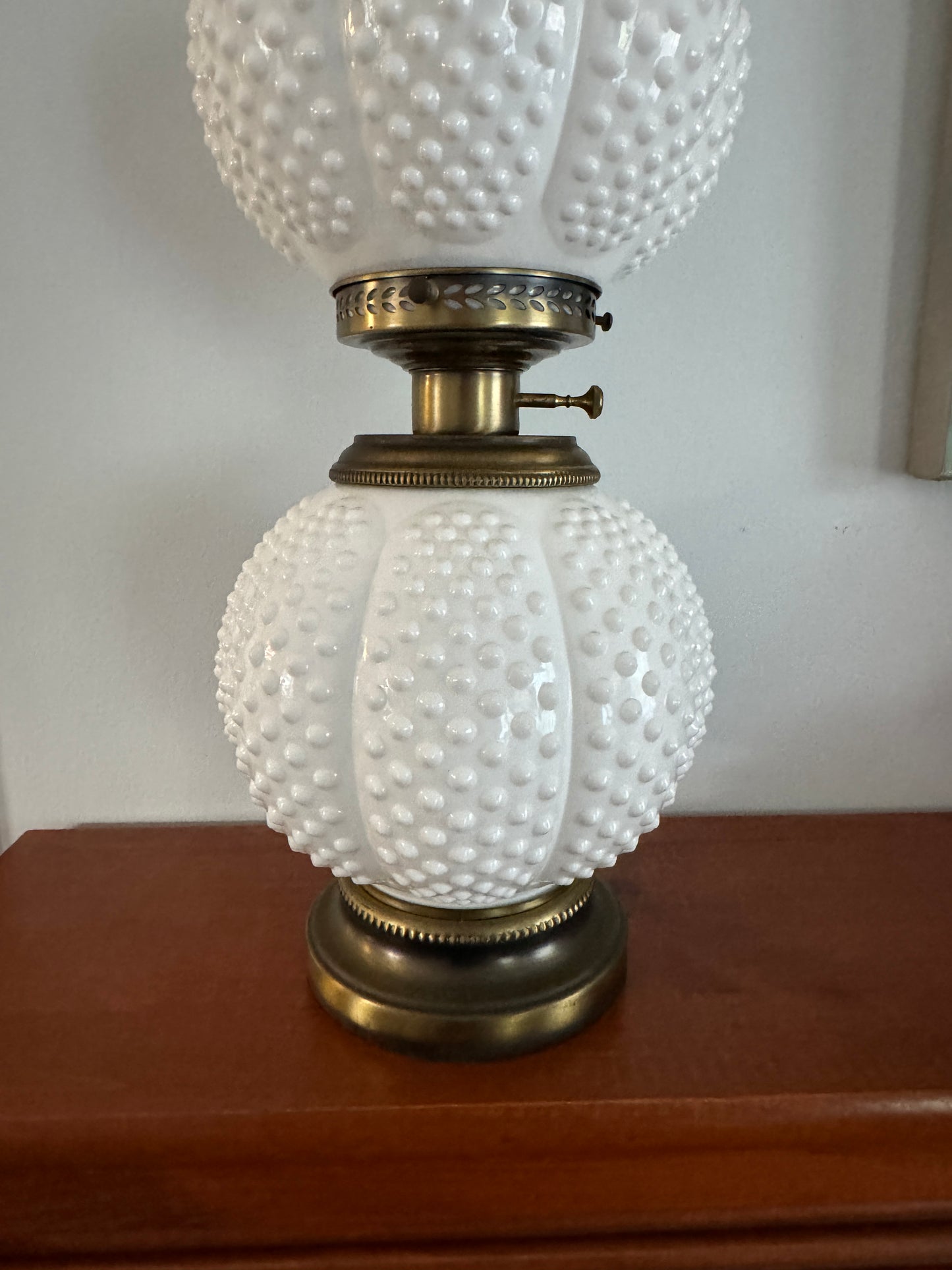 Exquisite Fenton Hobnail Lamp