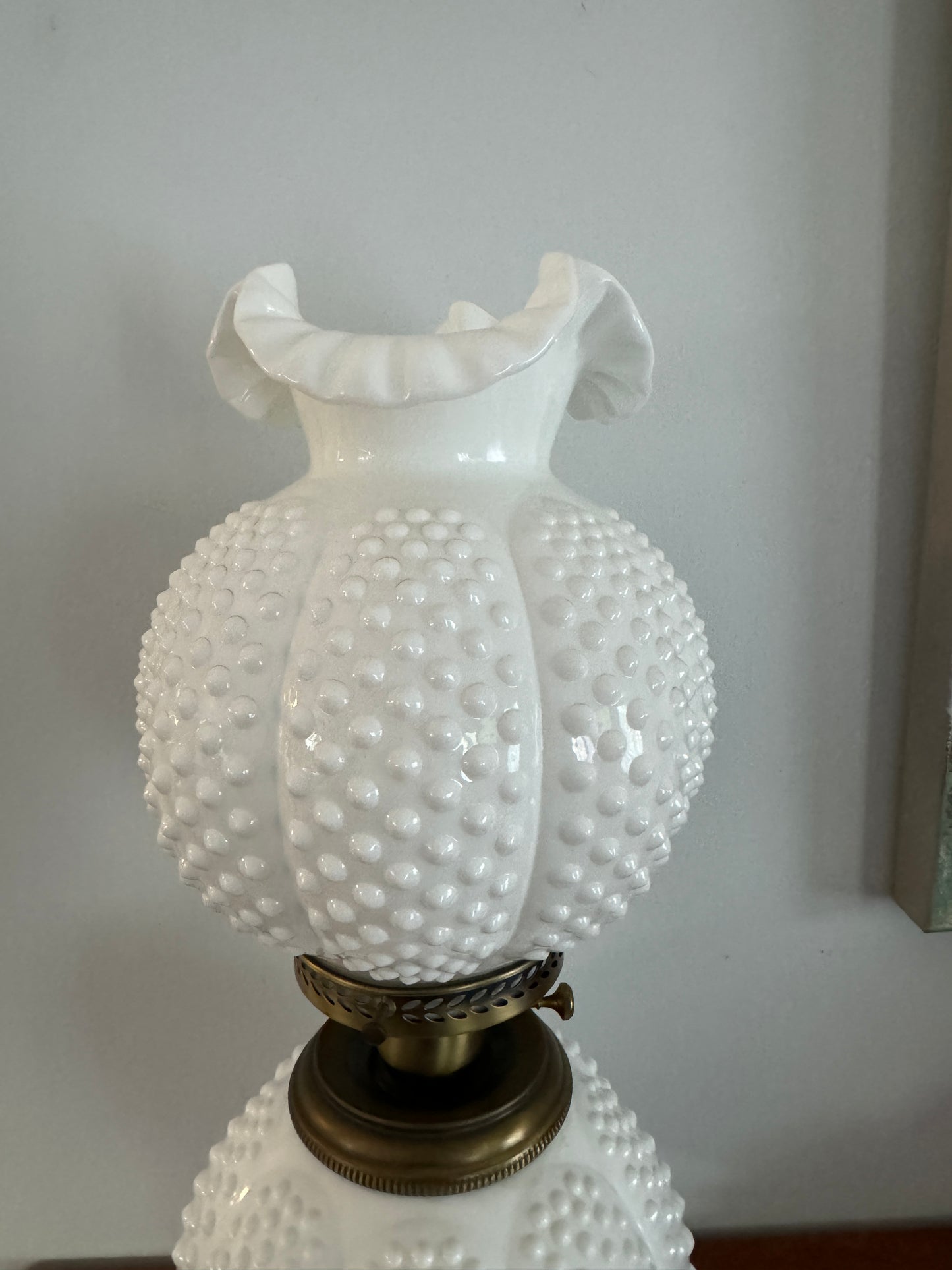 Exquisite Fenton Hobnail Lamp