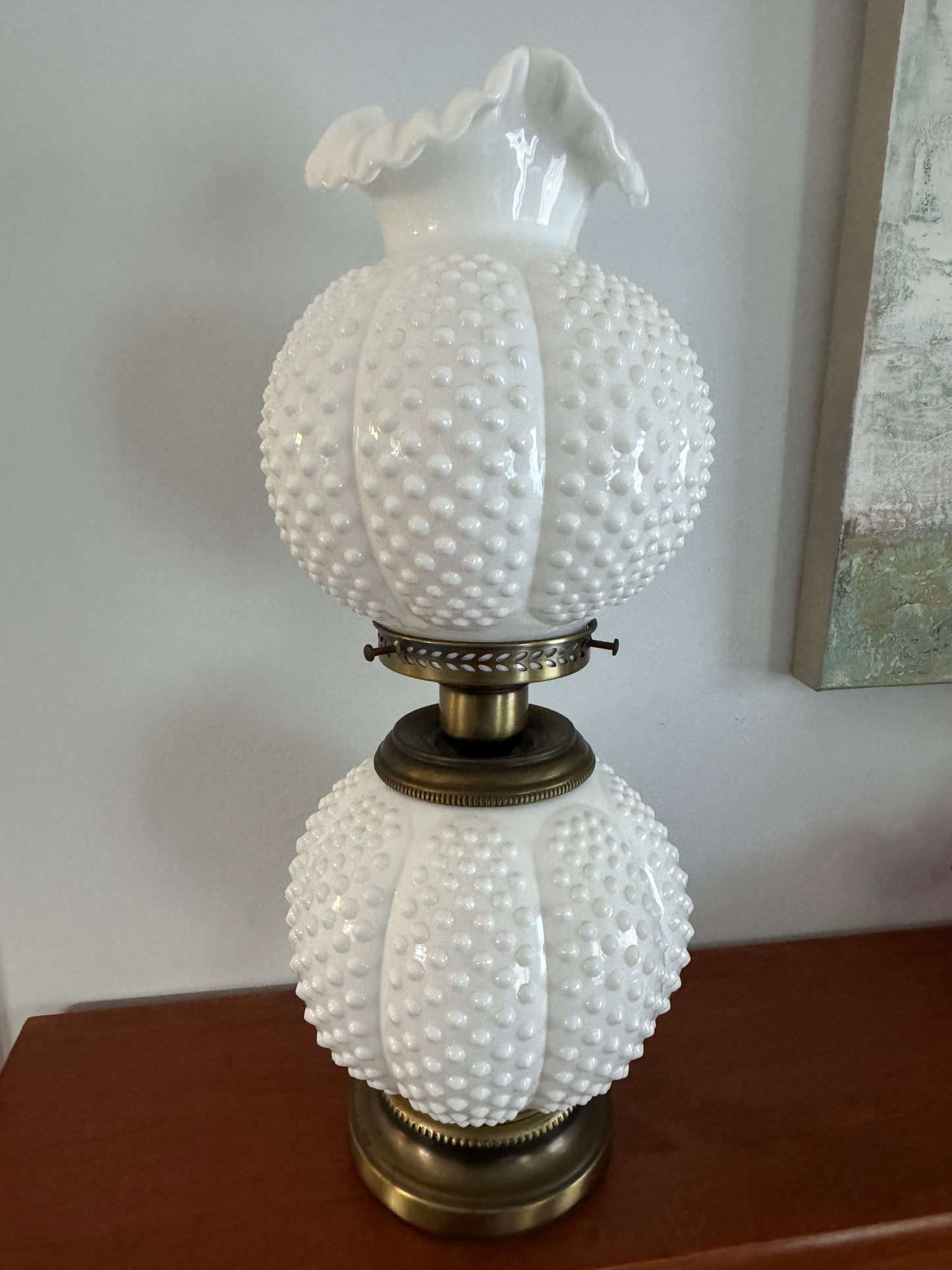 Exquisite Fenton Hobnail Lamp