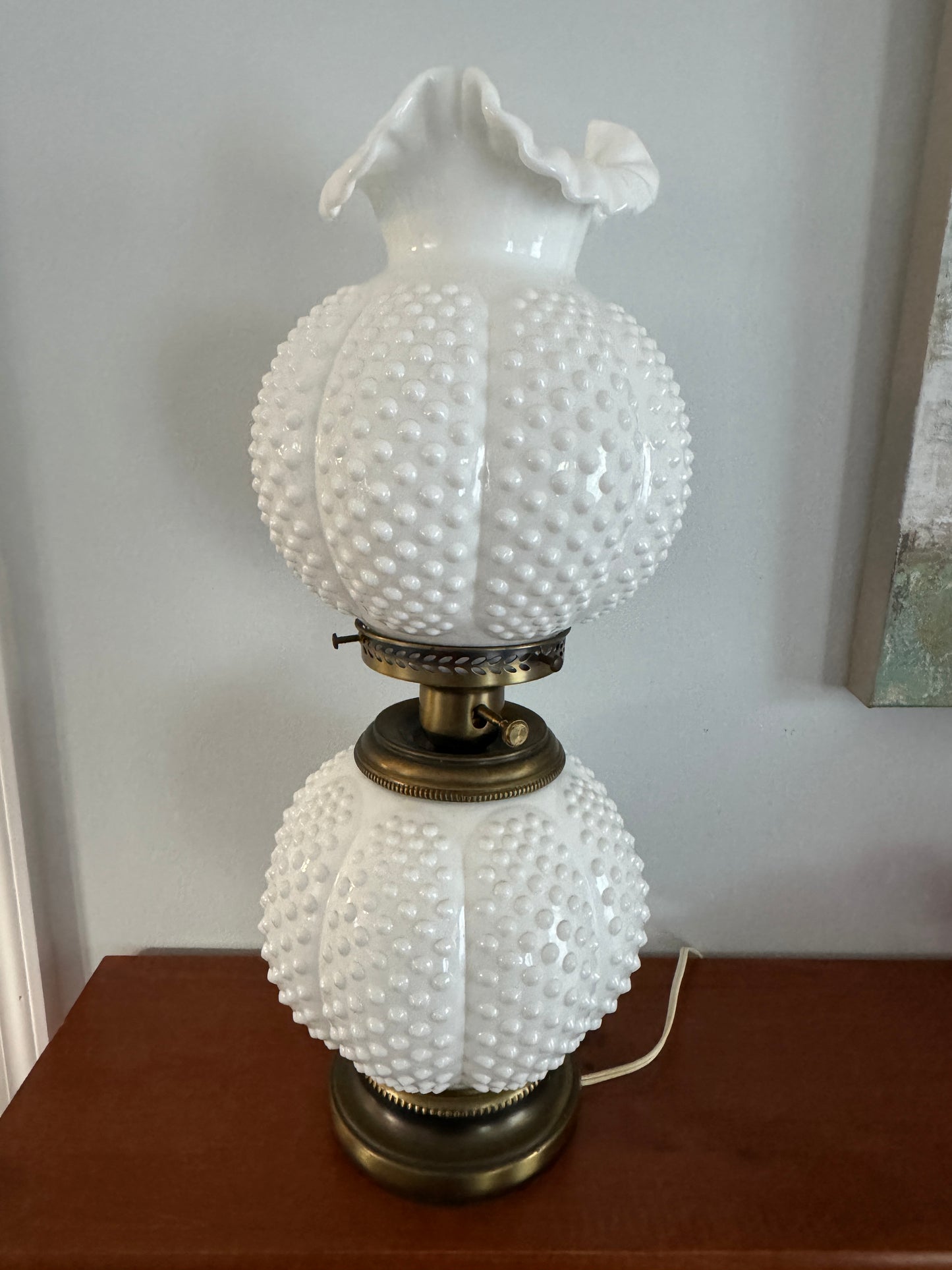 Exquisite Fenton Hobnail Lamp