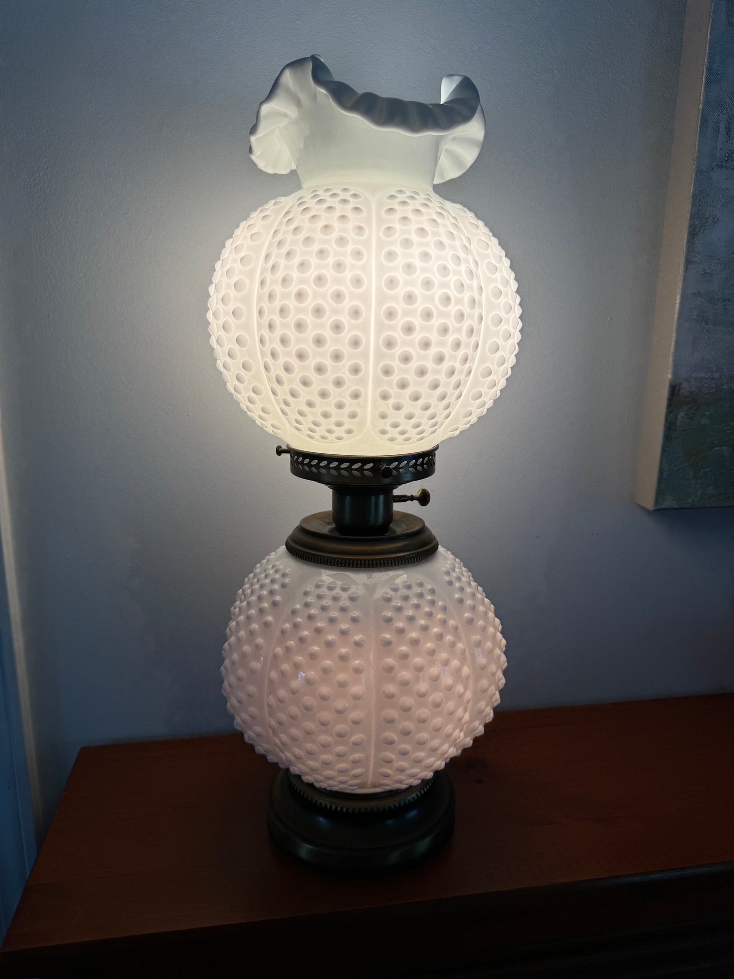 Exquisite Fenton Hobnail Lamp